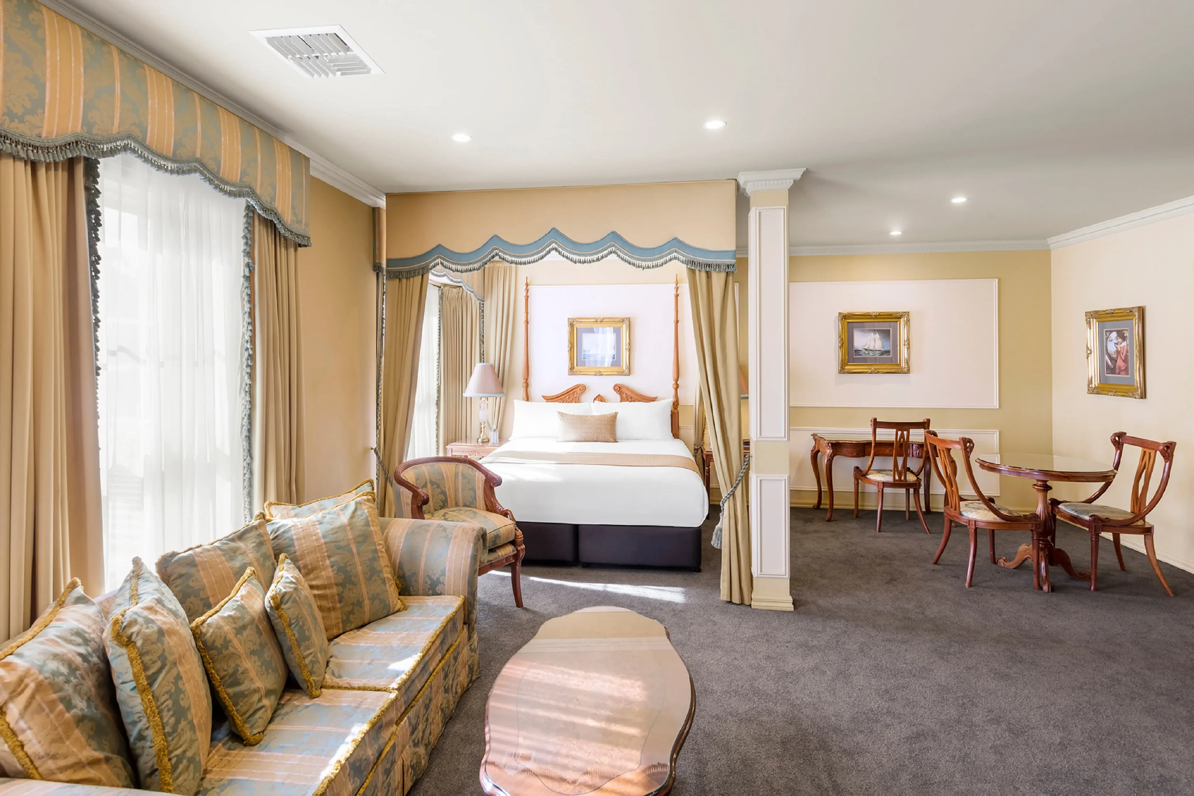 Rooms and apartments at Canterbury International Hotel